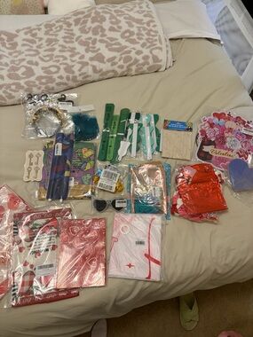 Valentine's Day Party Decorations Pack - Assorted Red, Pink, White